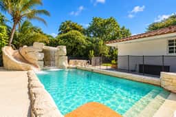 Hot-Tub, Pool, Golf, Pickleball, Basketball | Casa - Image 3